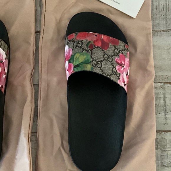 Gucci GG Supreme Blooms Slide Sandal - Picture 3 of 11